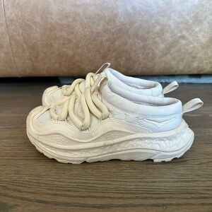 HOKA “Ora primo” size 6